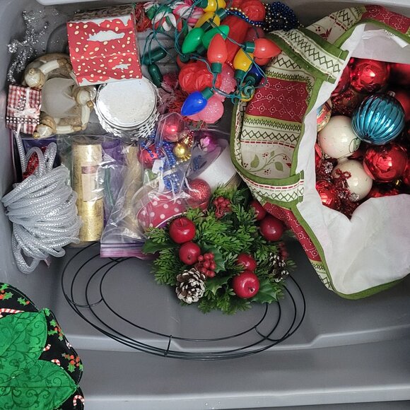 Christmas items - Picture 5 of 5